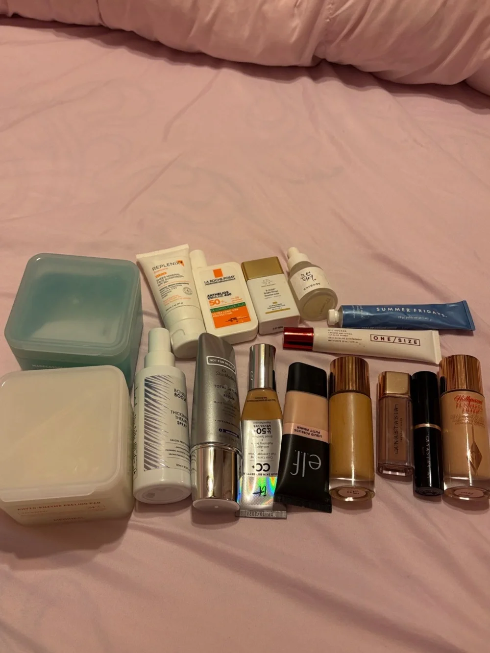Mixed Women Makeup Foundation & Skincare Set in Beige and Gold